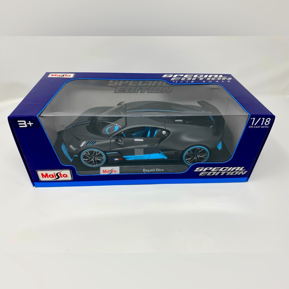 Bugatti Divo Matt Gray with Blue Accents 1:18‎ Scale Diecast Model Car by Maisto